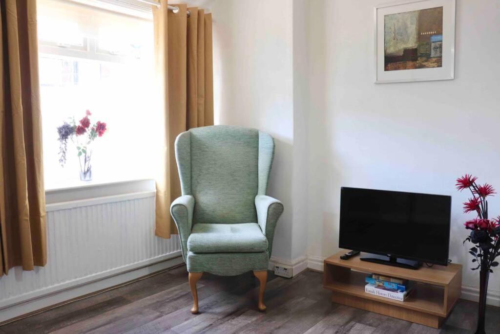 Holiday home Cheerful 2 Bedroom Residential - Free Parking Leeds (West Yorkshire)