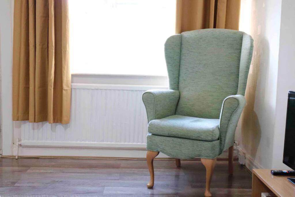 Cheerful 2 Bedroom Residential - Free Parking * Leeds (West Yorkshire)