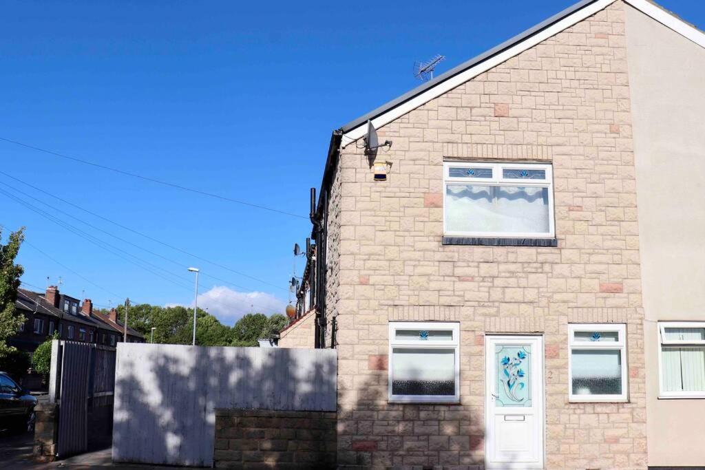 Holiday home Cheerful 2 Bedroom Residential - Free Parking Leeds (West Yorkshire)