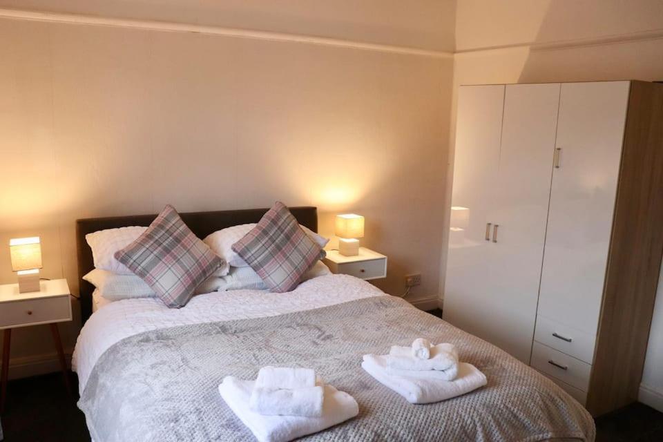 Apartment Entire Family Vacation . Wifi . Free Parking *