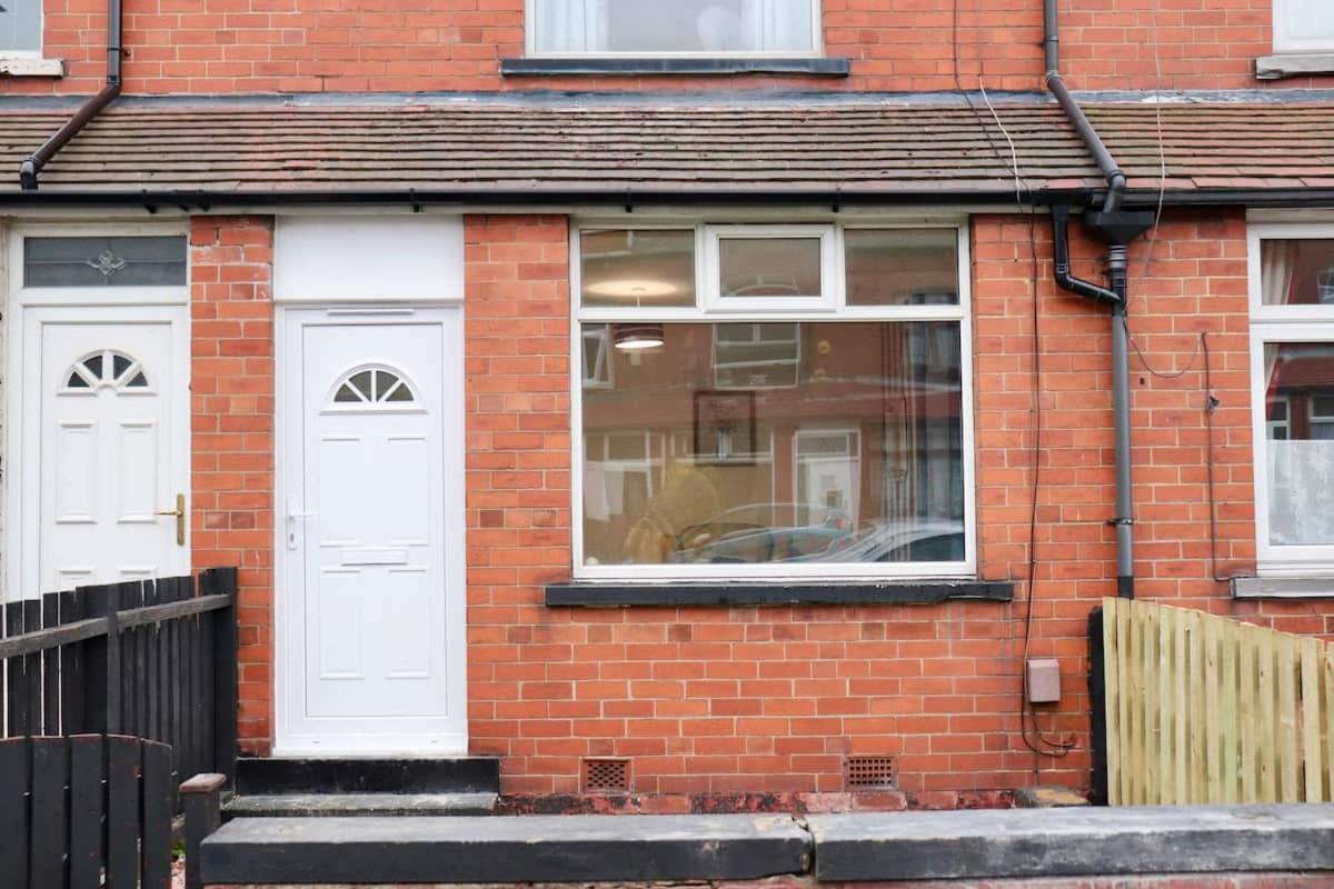 Apartment Entire Family Vacation . Wifi . Free Parking Leeds (West Yorkshire)