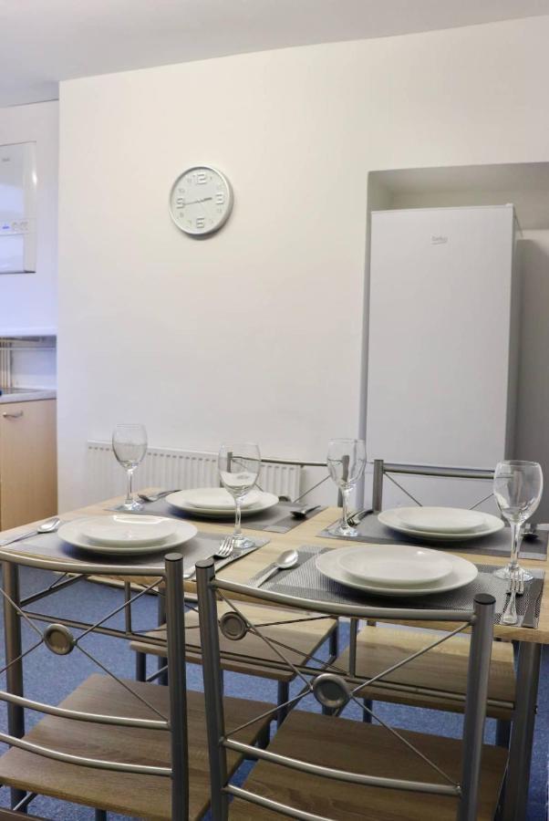 Apartment Entire Family Vacation . Wifi . Free Parking