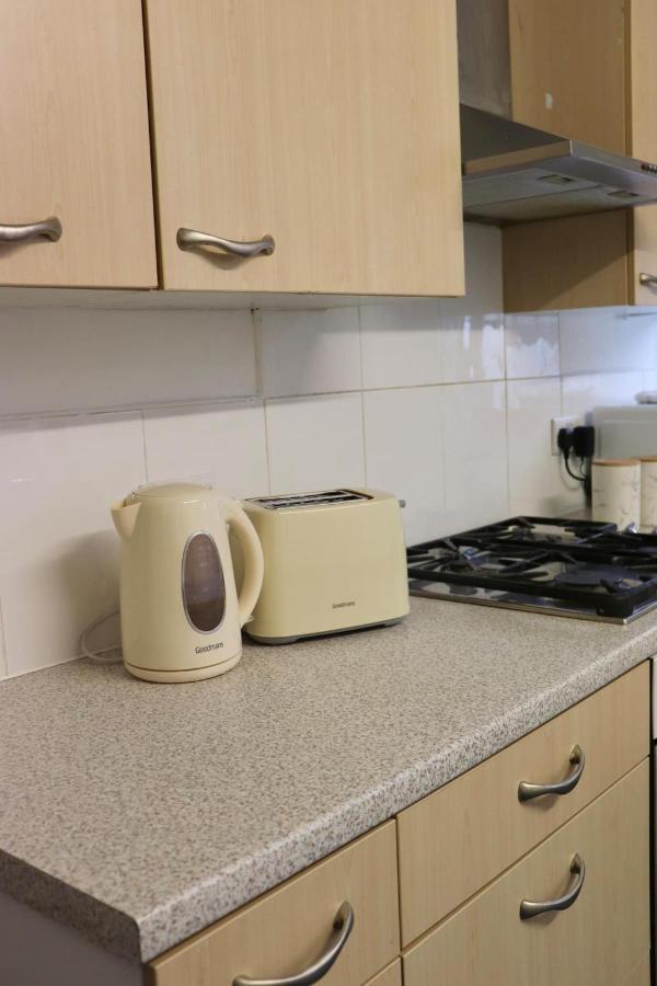 Entire Family Vacation . Wifi . Free Parking Apartment