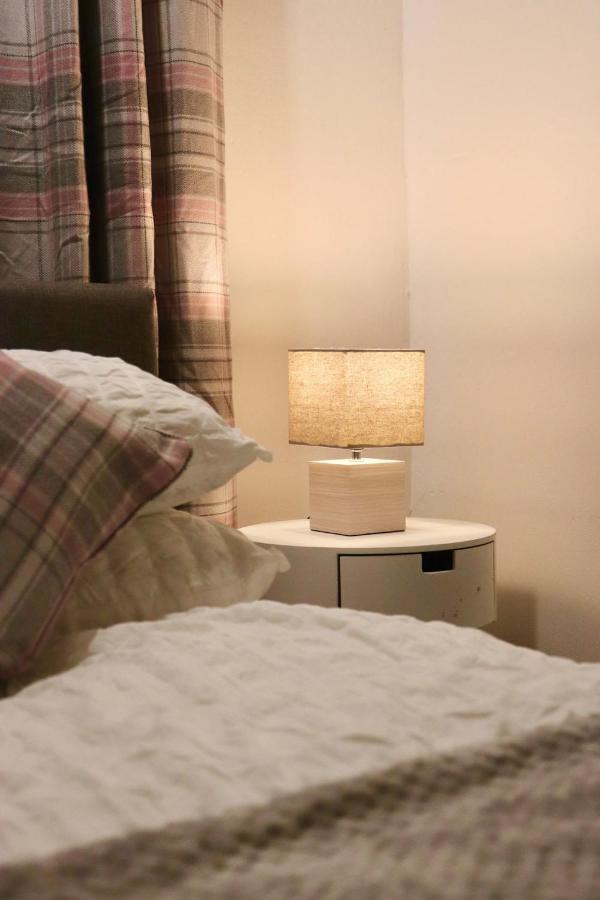 Entire Family Vacation . Wifi . Free Parking Apartment *