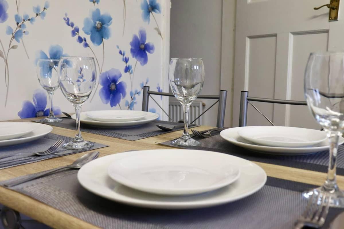 Apartment Entire Family Vacation . Wifi . Free Parking *