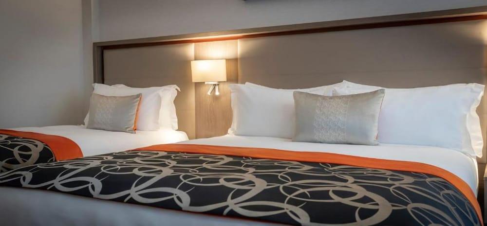 Clayton Hotel, Leeds 4*