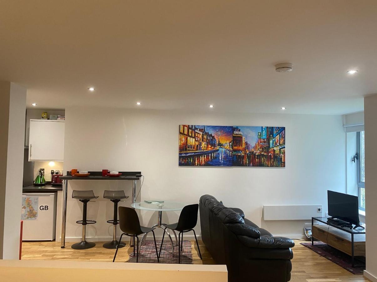 Entire Studio In Picturesque Islands - Short Walk From Leeds Centre *