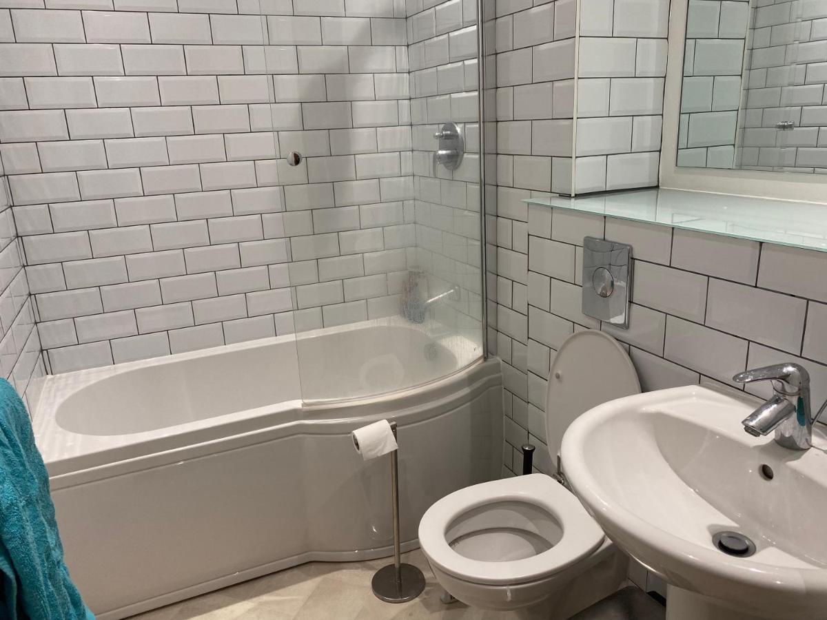 Entire Studio In Picturesque Islands - Short Walk From Leeds Centre *