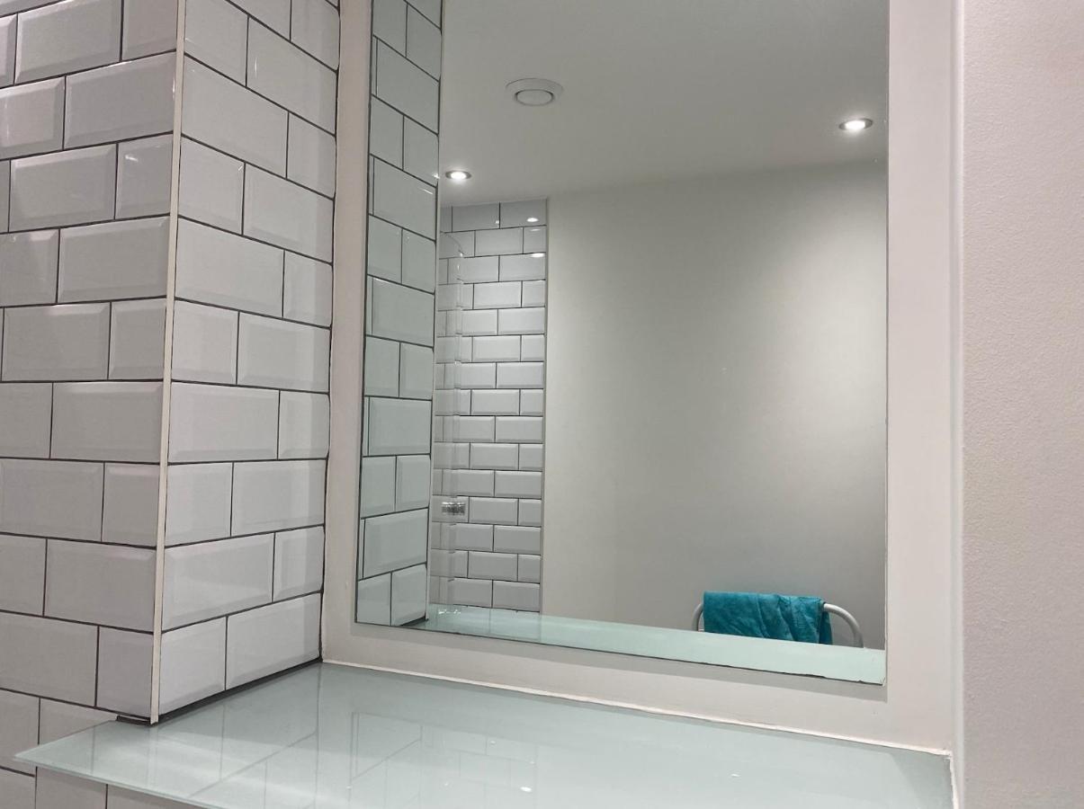 Entire Studio In Picturesque Islands - Short Walk From Leeds Centre Apartment Leeds (West Yorkshire)