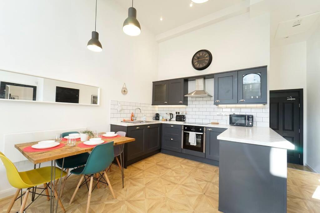 Spacious 2 Bedroom Centre * Leeds (West Yorkshire)