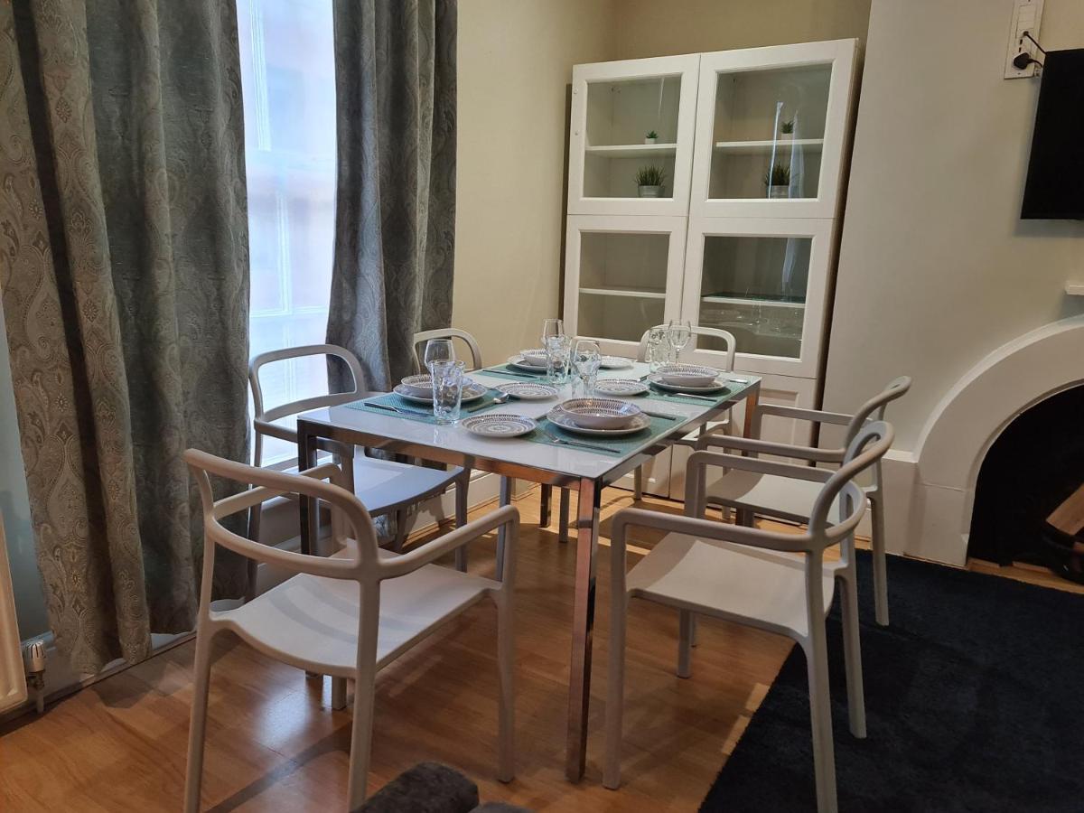 Stylish 2 Bedroom Apartment, Leeds Centre + Free Parking Leeds (West Yorkshire)
