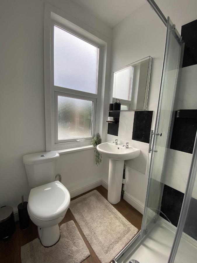 Modern 2 Bedroom Flat Close To Centre