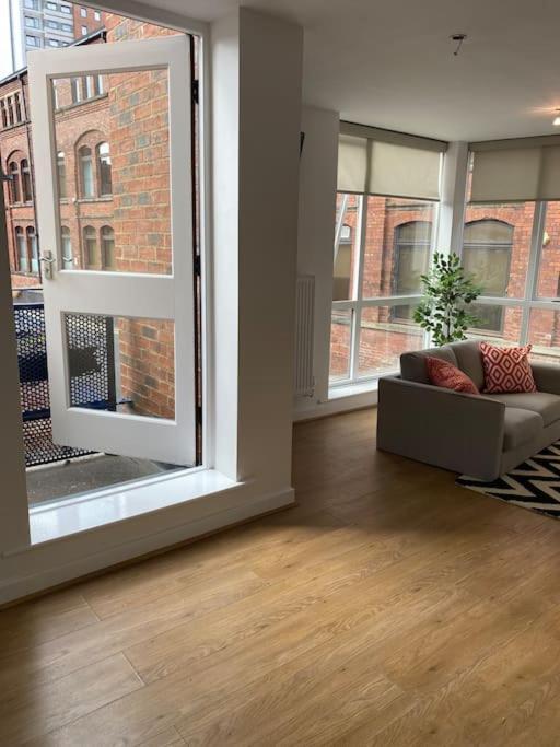 Leeds Townhouse With Private Roof Garden Sleeps 4 *