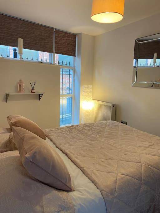 Leeds Townhouse With Private Roof Garden Sleeps 4