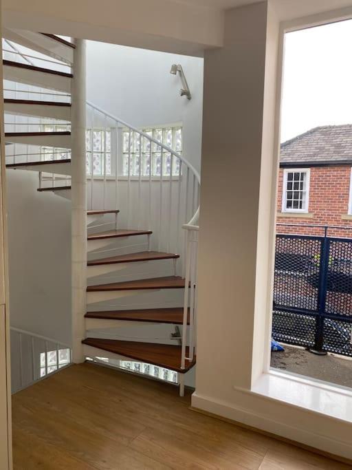 Leeds Townhouse With Private Roof Garden Sleeps 4 *