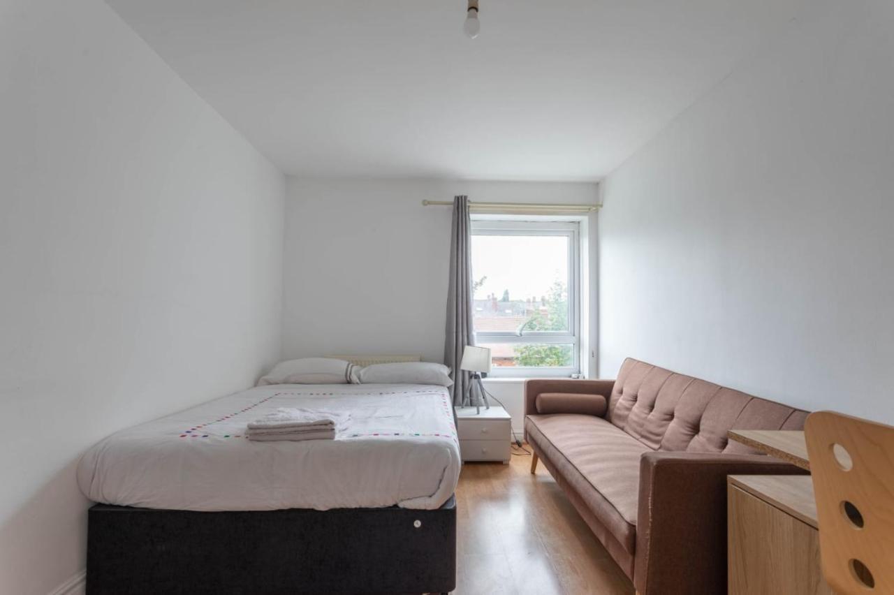Hanifa Place * Leeds (West Yorkshire)