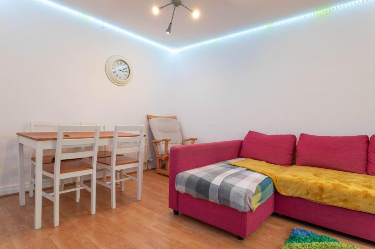 Hanifa Place * Leeds (West Yorkshire)