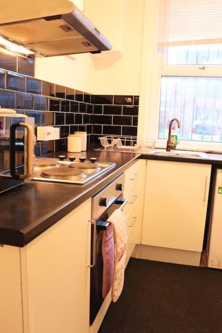 Cozy Family With Free Parking And Wifi Apartment Leeds (West Yorkshire)