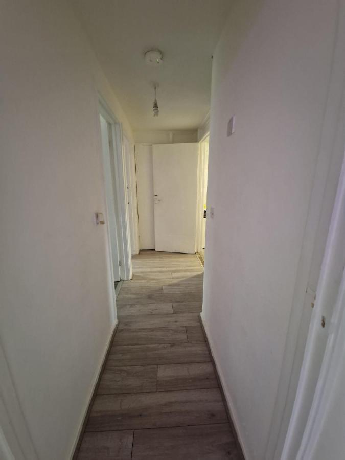 2 Bedroom Cozy Chambers With Free Parking Apartment