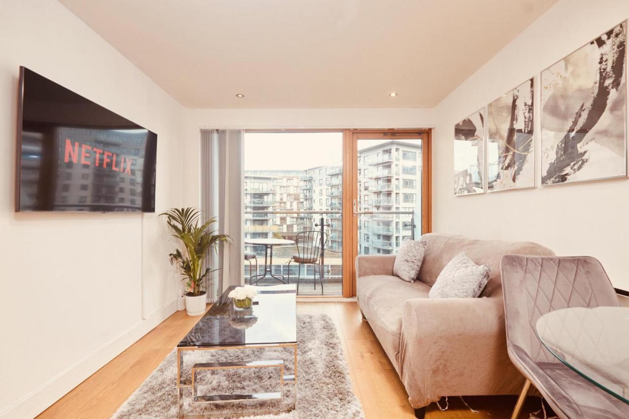 Deluxe Modern Apt&free Parking No Balcony Leeds (West Yorkshire)