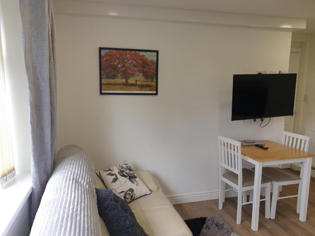 Modern 1 Bed 10 Mins To Leeds Cent Apartment