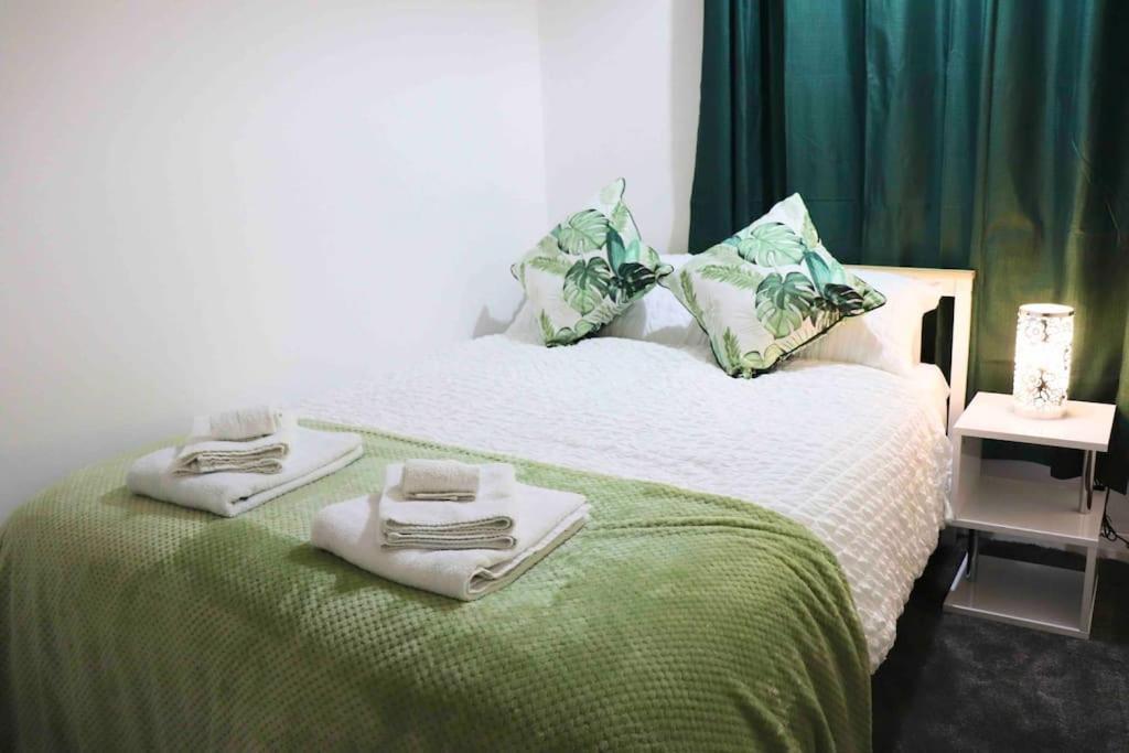 Unique 3 Bedroom House Free Wifi & Parking Leeds (West Yorkshire)