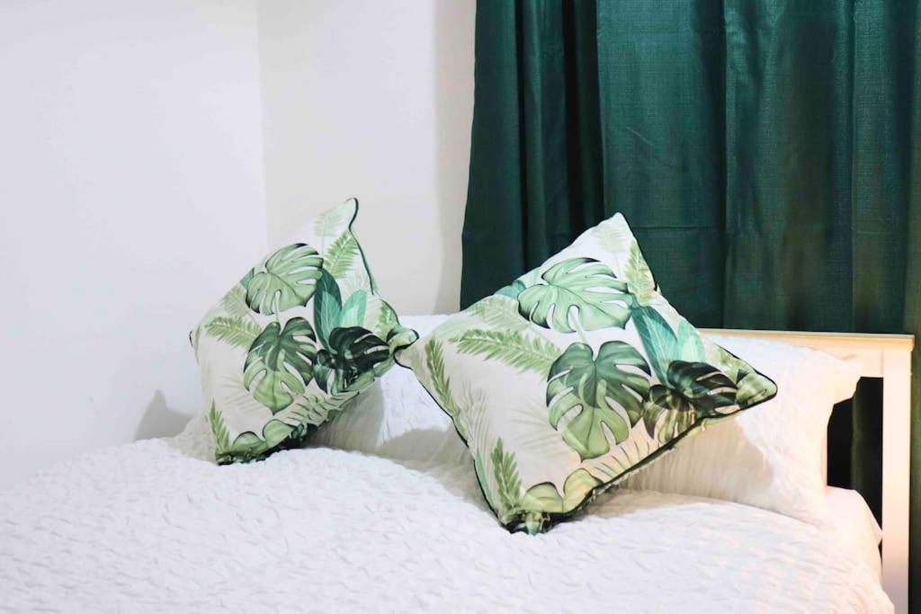 Unique 3 Bedroom House Free Wifi & Parking
