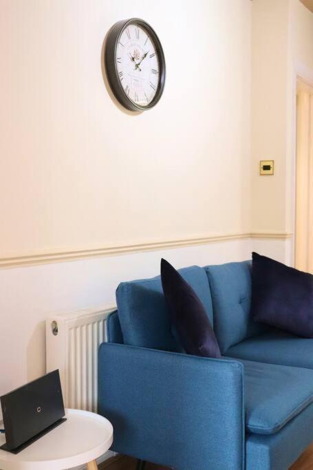 Unique 3 Bedroom House Free Wifi & Parking * Leeds (West Yorkshire)