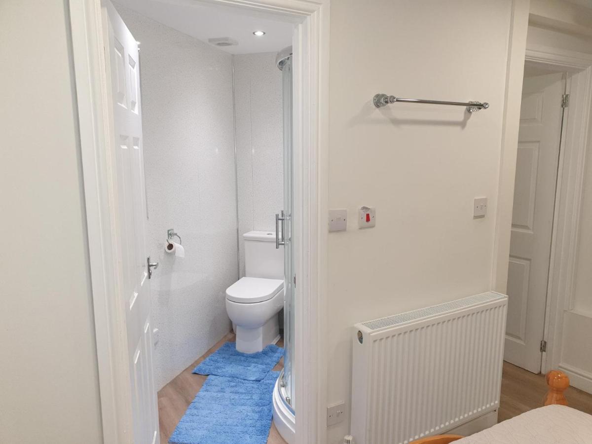 Modern 1 Bed 10 Mins To Leeds Cent Apartment