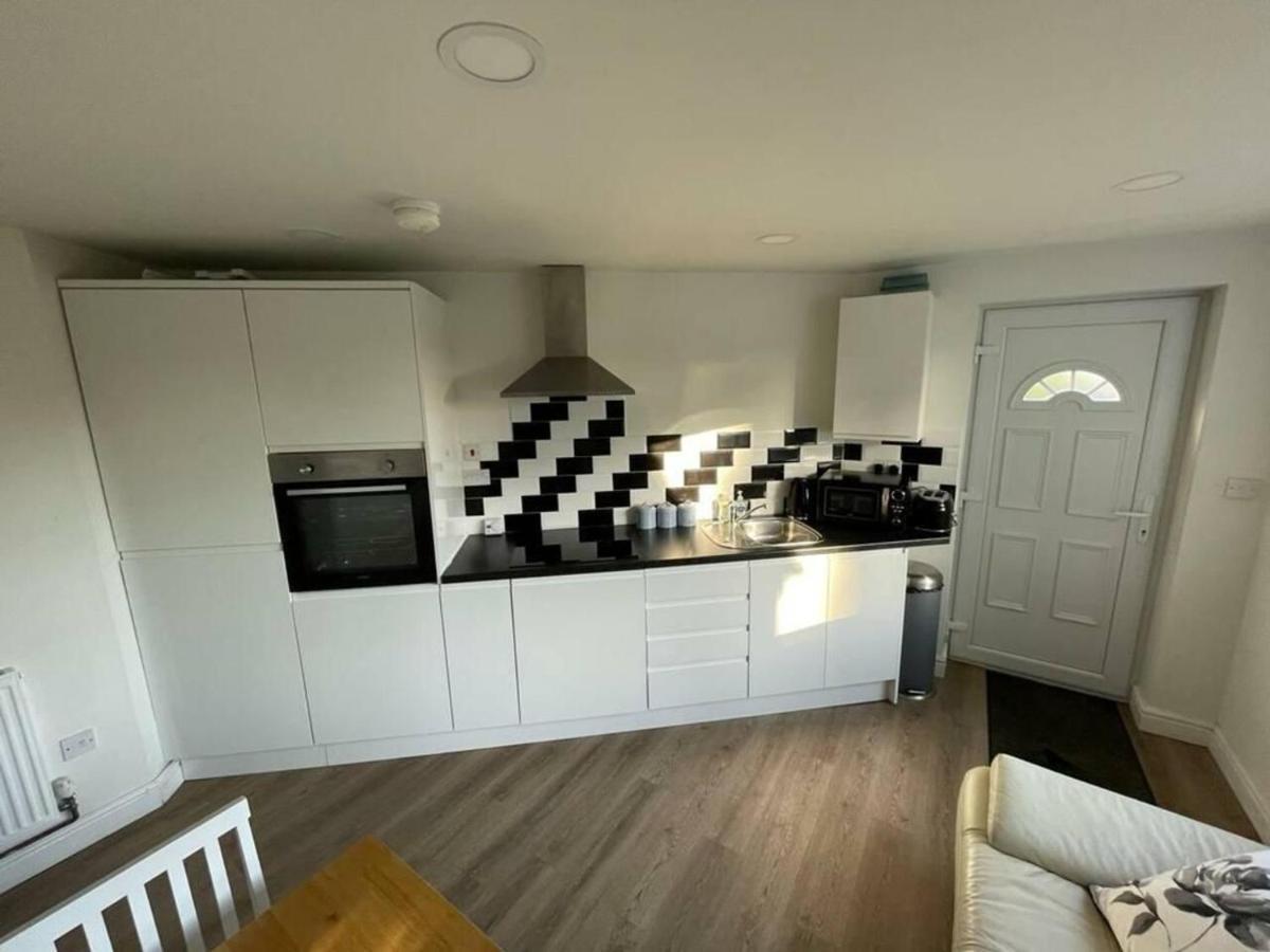 Modern 1 Bed 10 Mins To Leeds Cent Apartment