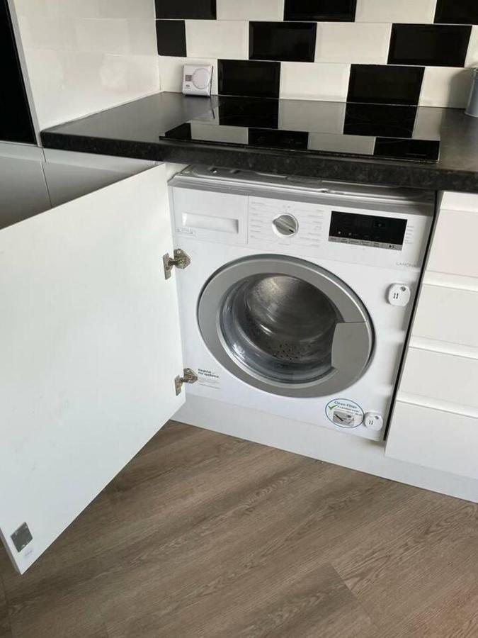 Modern 1 Bed 10 Mins To Leeds Cent