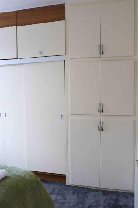 Unique 3 Bedroom House Free Wifi & Parking Apartment *