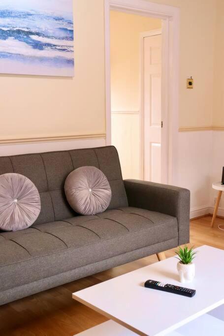Apartment Unique 3 Bedroom House Free Wifi & Parking