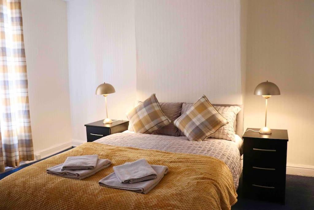Peaceful 2 Bed House Free Wifi And Parking * Leeds (West Yorkshire)