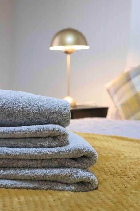 Peaceful 2 Bed House Free Wifi And Parking Apartment *