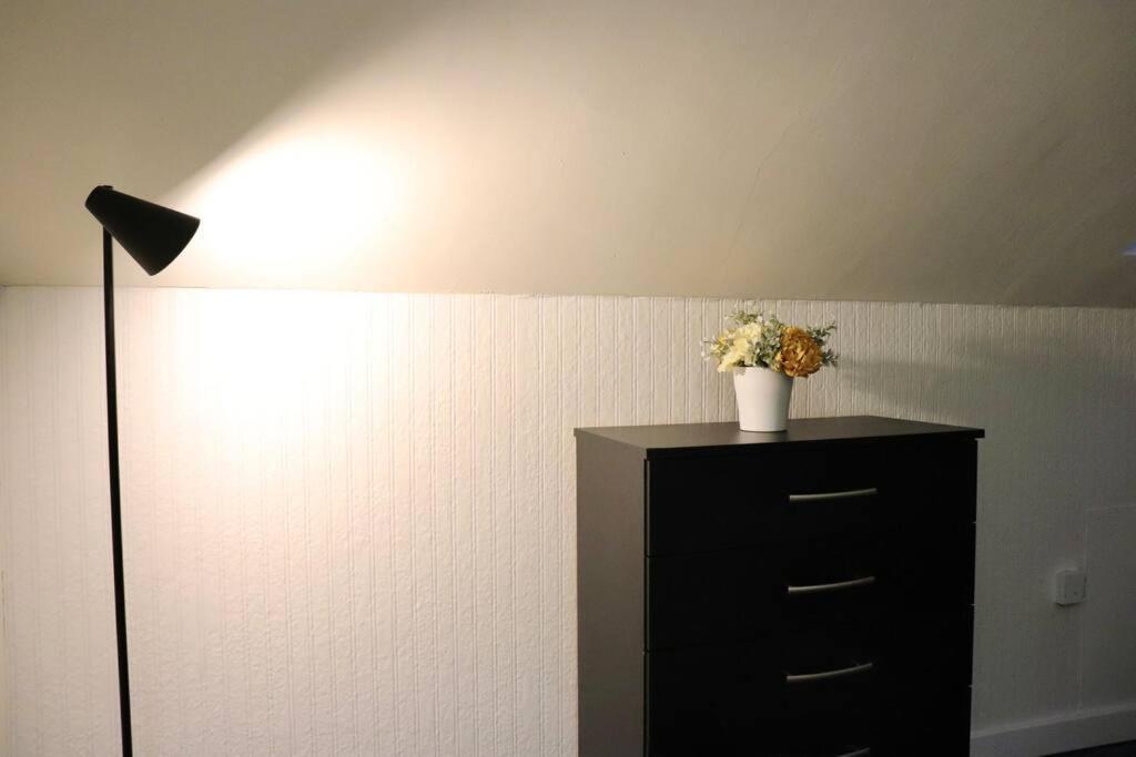 Peaceful 2 Bed House Free Wifi And Parking Apartment