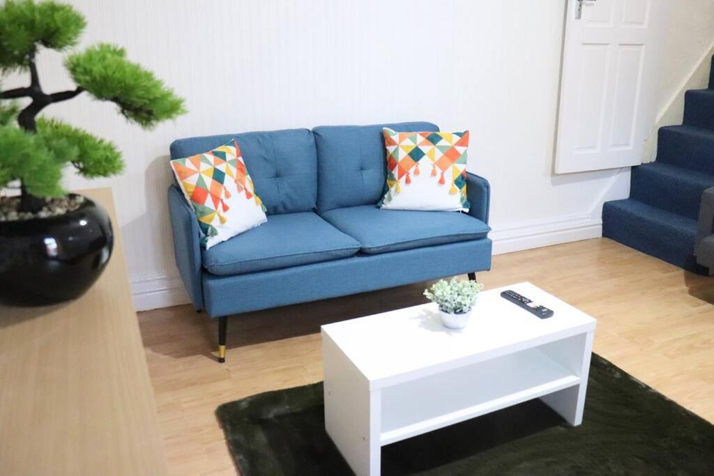 Peaceful 2 Bed House Free Wifi And Parking * Leeds (West Yorkshire)