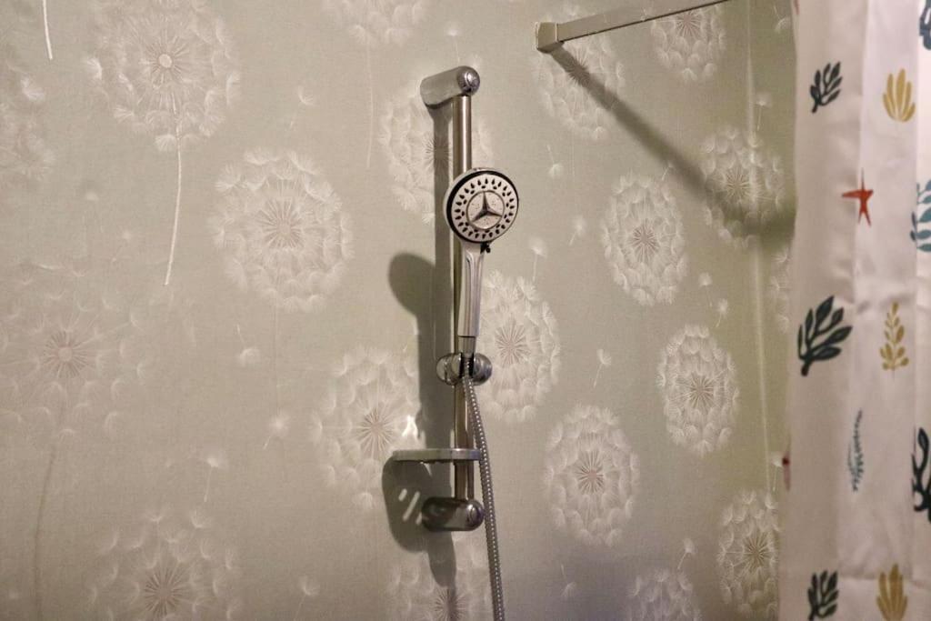Peaceful 2 Bed House Free Wifi And Parking * Leeds (West Yorkshire)