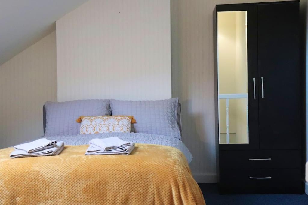 Peaceful 2 Bed House Free Wifi And Parking Apartment Leeds (West Yorkshire)