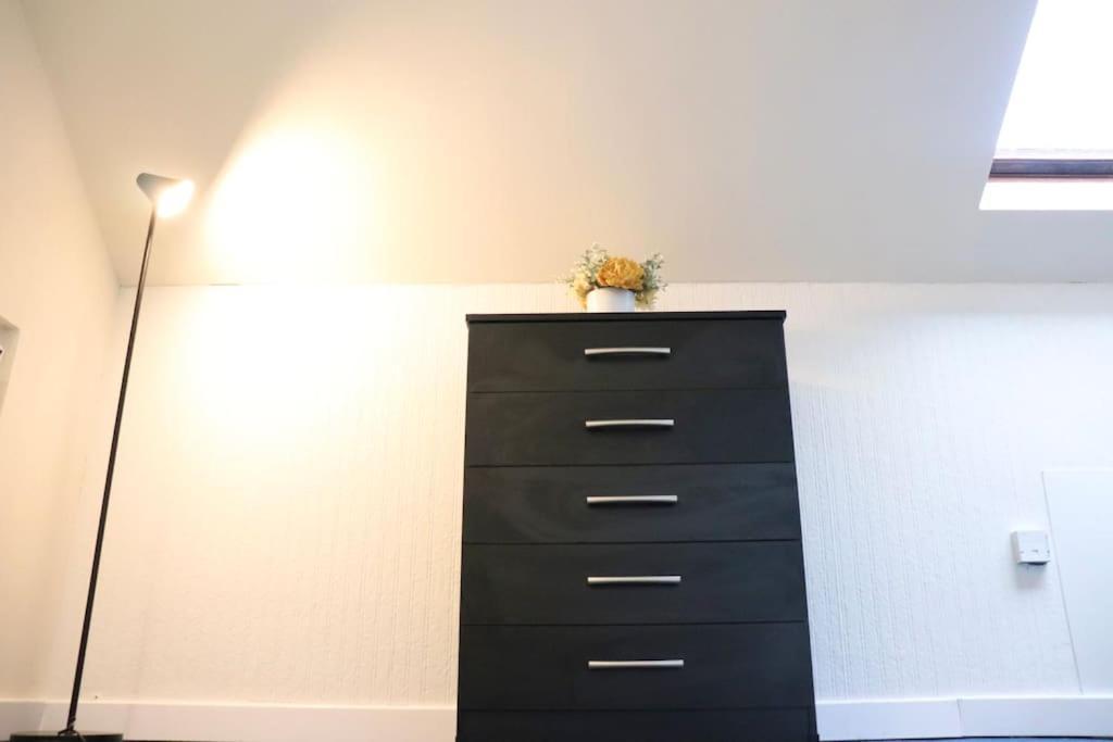 Peaceful 2 Bed House Free Wifi And Parking Leeds (West Yorkshire)