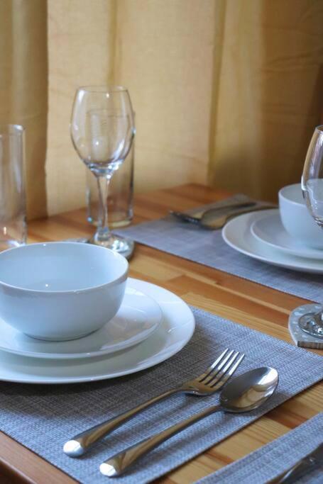 Peaceful 2 Bed House Free Wifi And Parking Apartment *