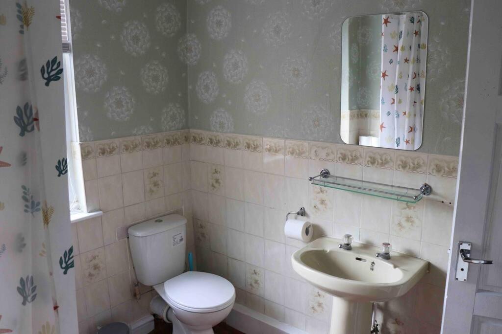 Peaceful 2 Bed House Free Wifi And Parking Leeds (West Yorkshire)