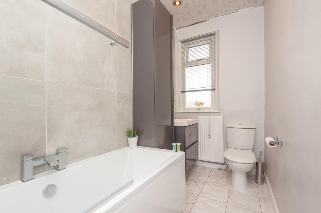 Leeds 4-bed House - Sleeps 9 Free Parking & Wifi Leeds (West Yorkshire)