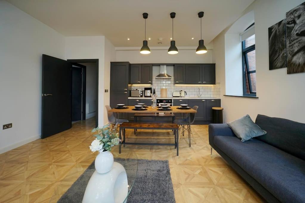Stylish & Elegant Centre Apartment