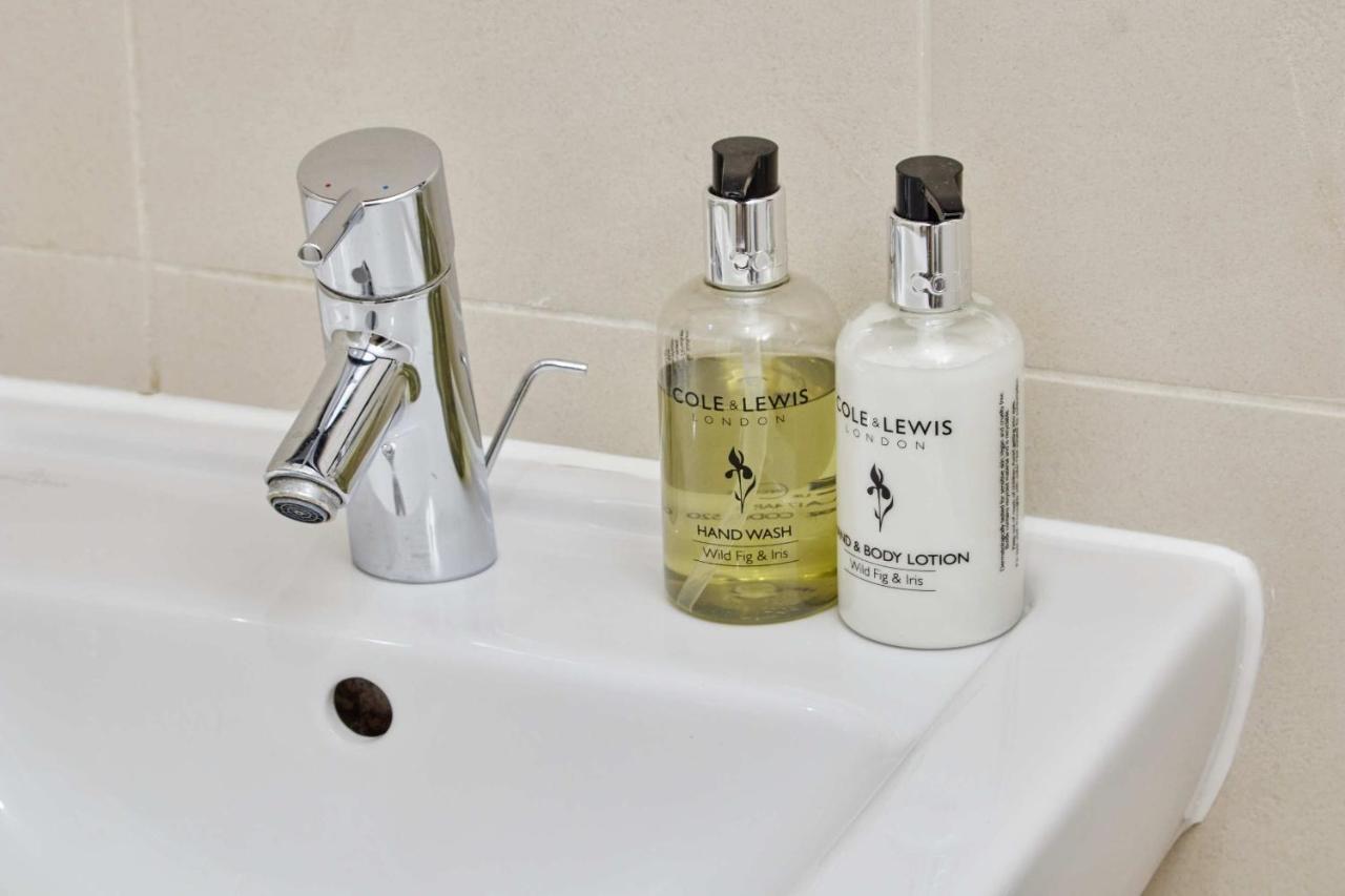 Deluxe Modern & Free Secure Parking! Apartment Leeds (West Yorkshire)