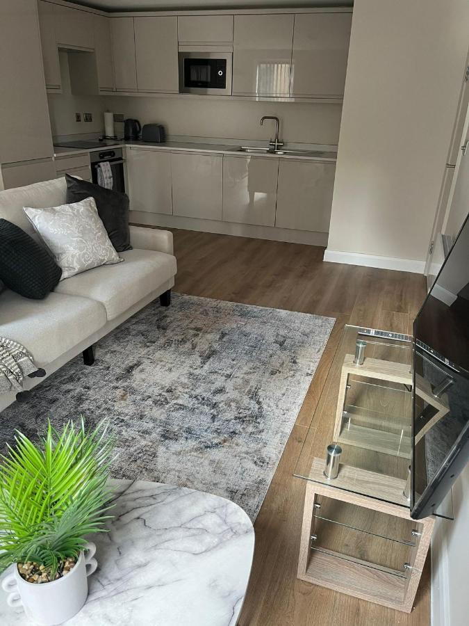 Tib Investments, Centenary House, 53 North St * Leeds (West Yorkshire)