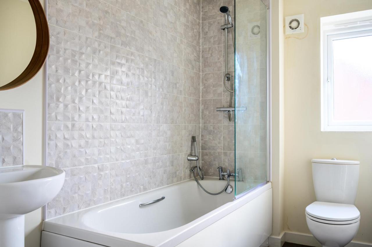 Wykebeck Mount By Our Short Stunning New Build With Plenty Of Free Parking And Fast Wifi Holiday home