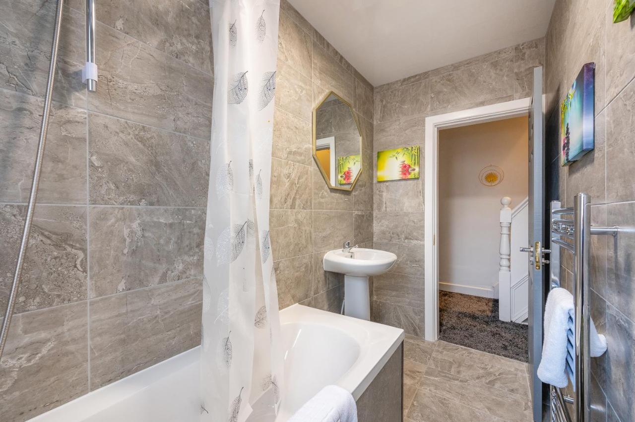 Homestay *rc12s* For Your Relaxed & Cosy + Free Parking + Free Fast Wifi * Leeds (West Yorkshire)
