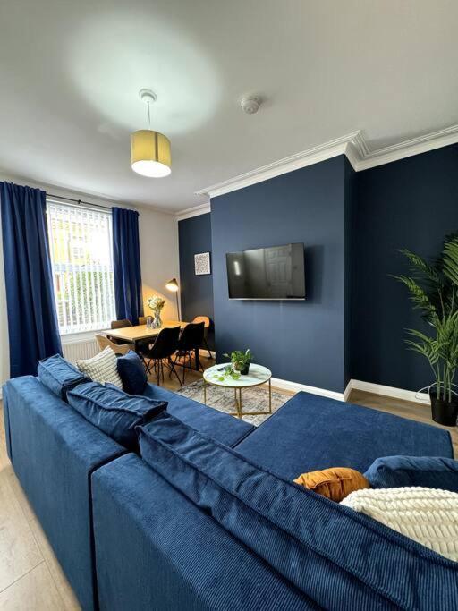Modern 5-bed Near Leeds Centre Apartment *