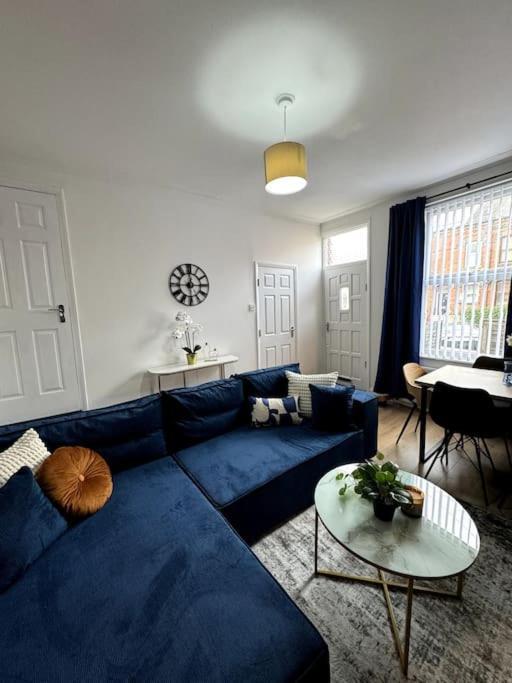 Modern 5-bed Near Leeds Centre